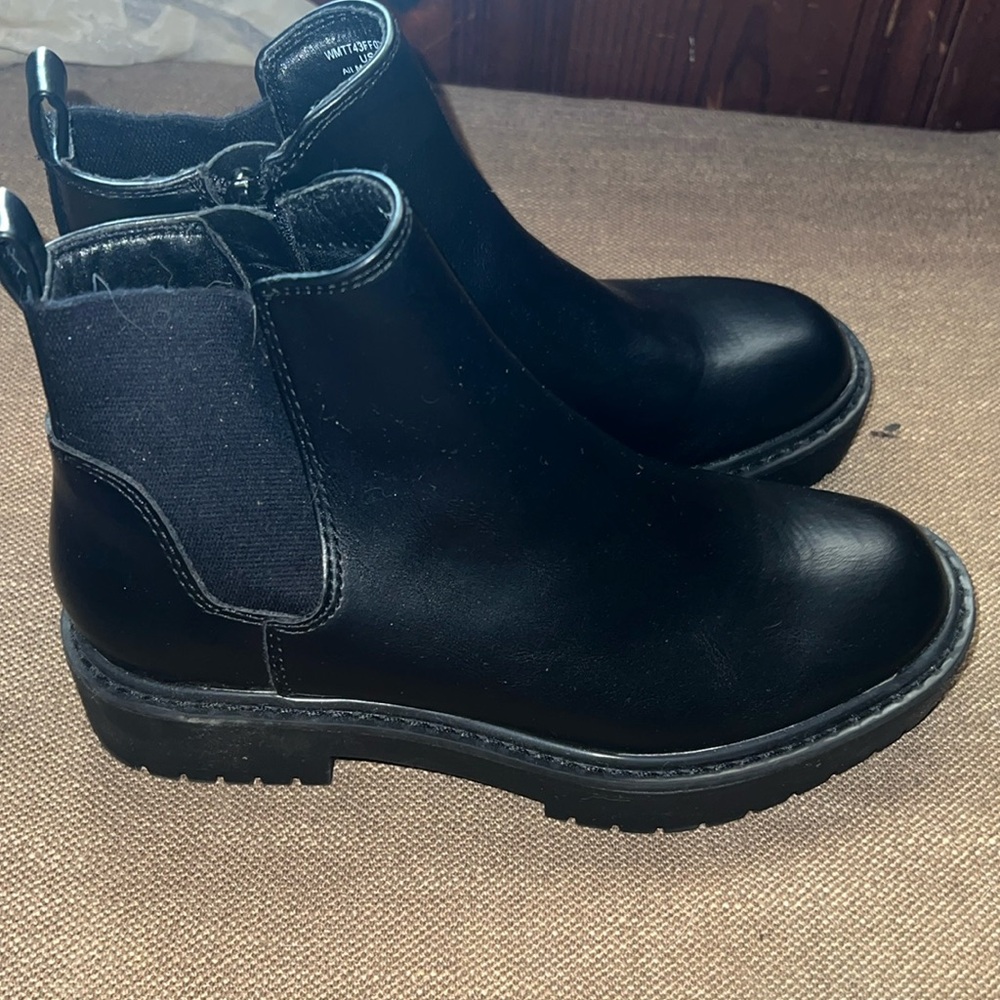 Women’s size 6 black chunky ankle boots